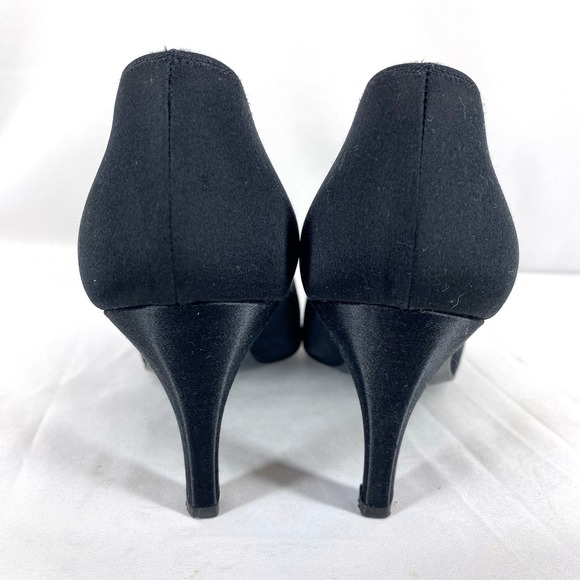 St. John Emily 75 Heels Black Satin Almond Cap Toe Pumps Sequin Embellished 7 - Picture 5 of 7